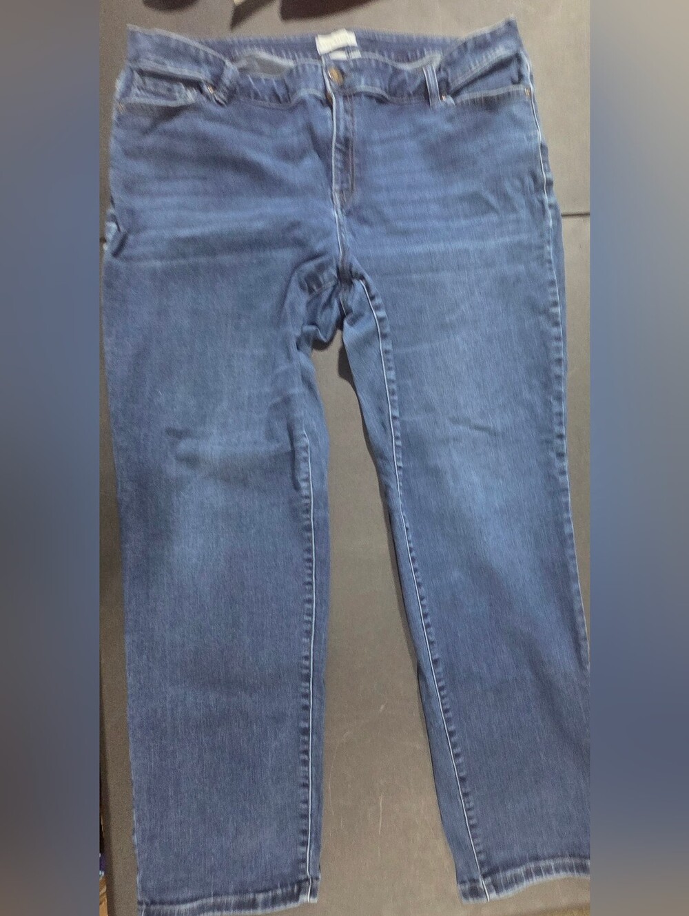 Womens 24L Midrise Straight Jeans (J)